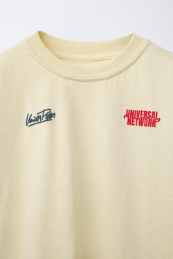 ZARA ФУТБОЛКА ИЗ ТКАНИ С ПРИНТОМ, ПАСТЕЛЬНО-ЖЕЛТЫЙ