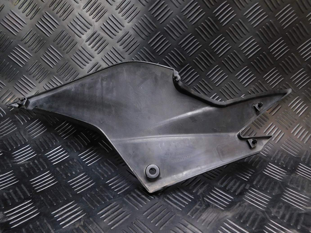 Пластик боковой правый Kawasaki Ninja 250R 36001-0114