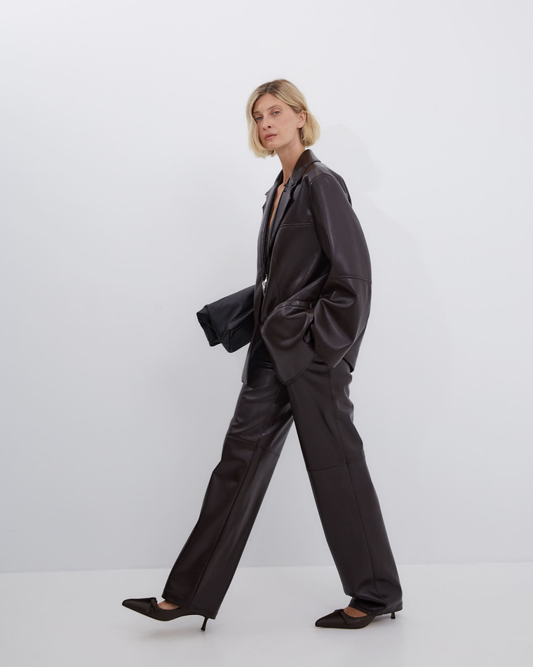 Брюки прямые из искусственной кожи шоколад