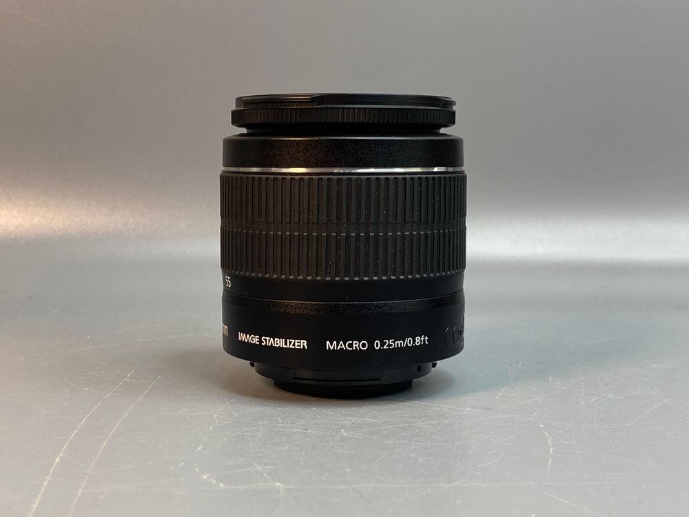 Canon 2000D Kit 18-55mm 3.5-5.6 IS II 800 кадров