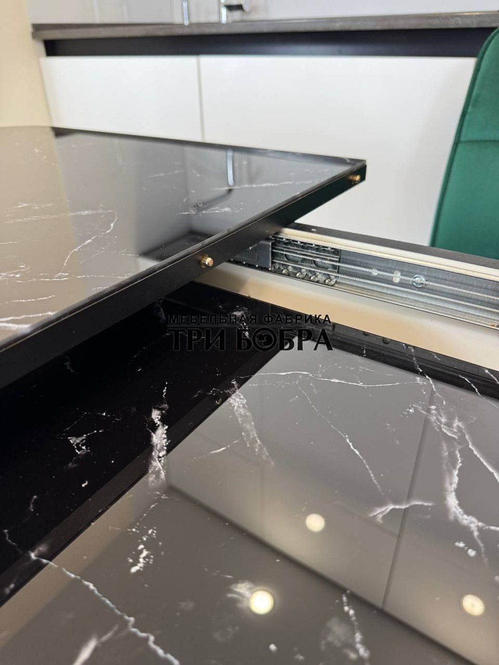 Кухонный раскладной стол "Прадо" черный мрамор и 4 стула ГУЧИ