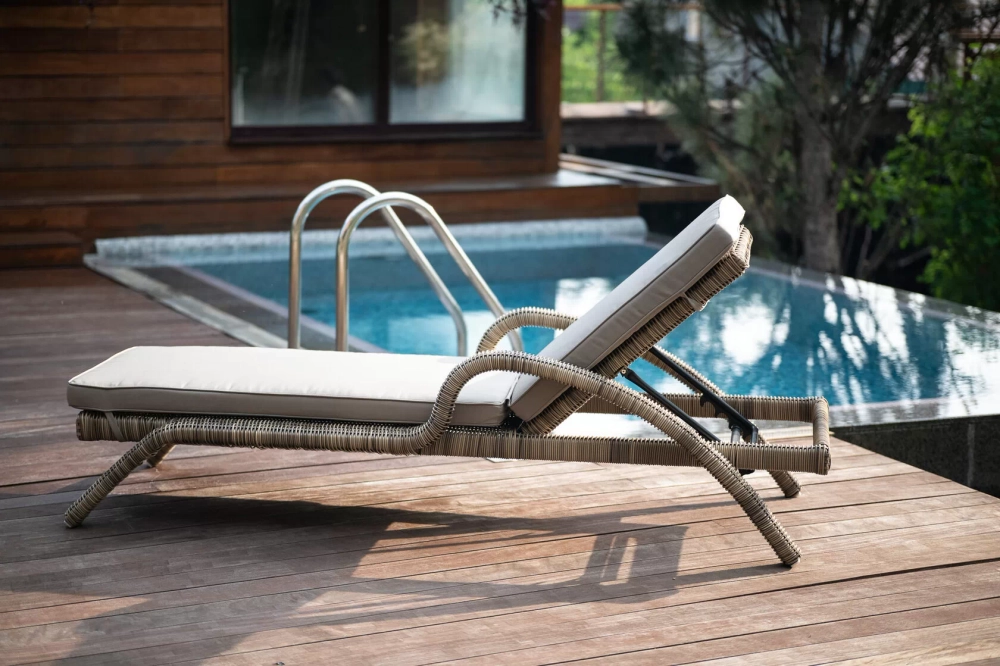 «Фиджи» шезлонг-лежак из искусственного ротанга