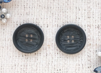 Пуговицы костюмные, d 2,5 см