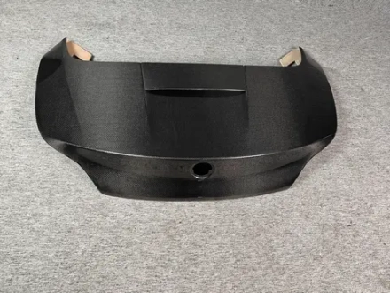 Карбоновая крышка багажника на BMW Z4 E89 БМВ Задний бампер