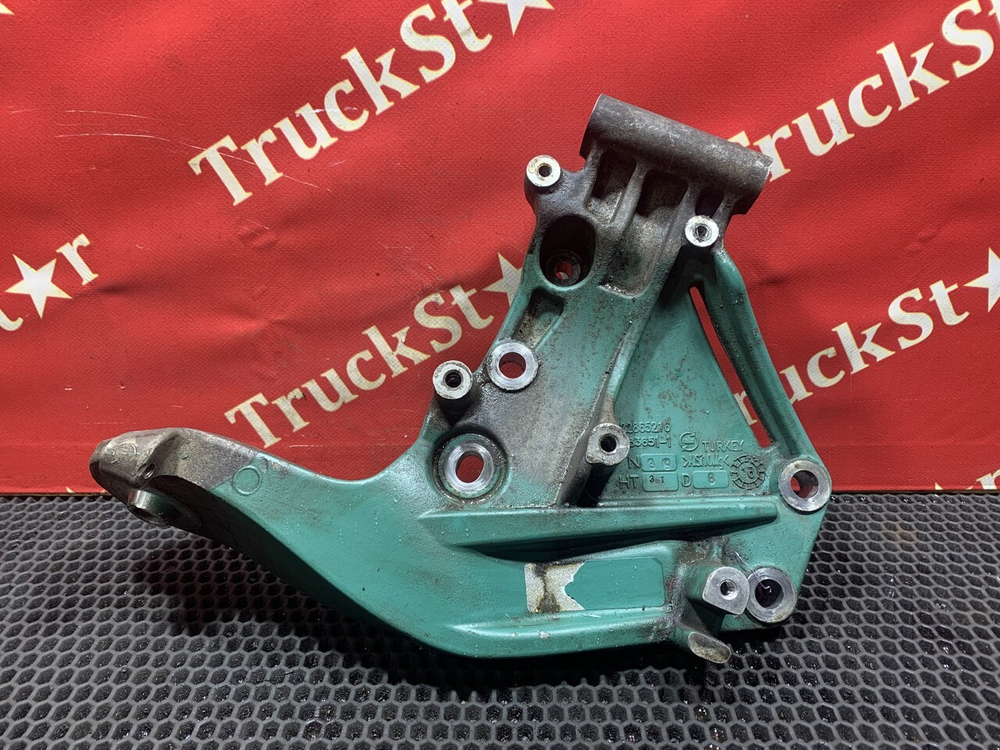 Кронштейн двигателя передний левый