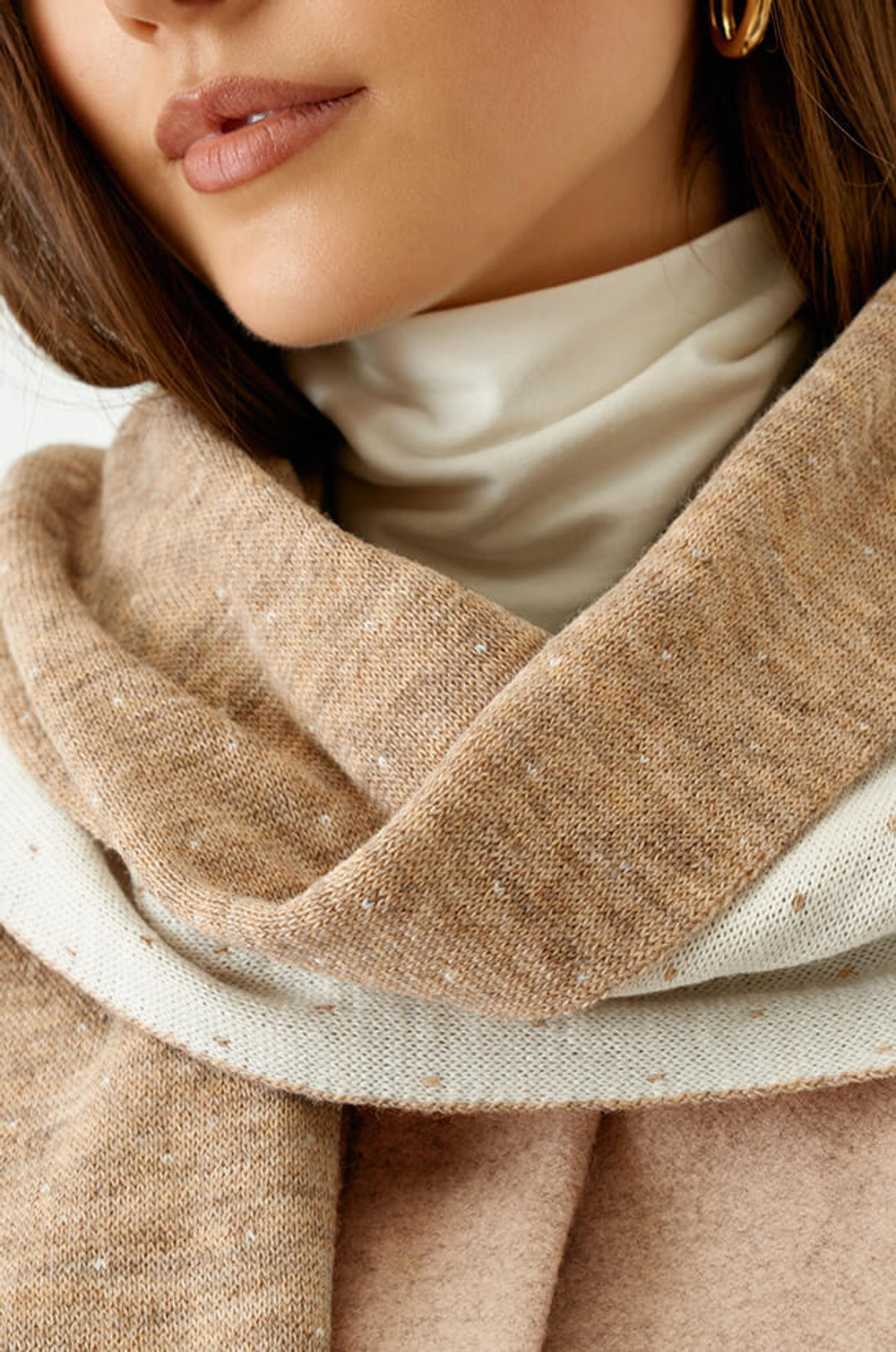 8352 Шарф женский (бежево-молочный)