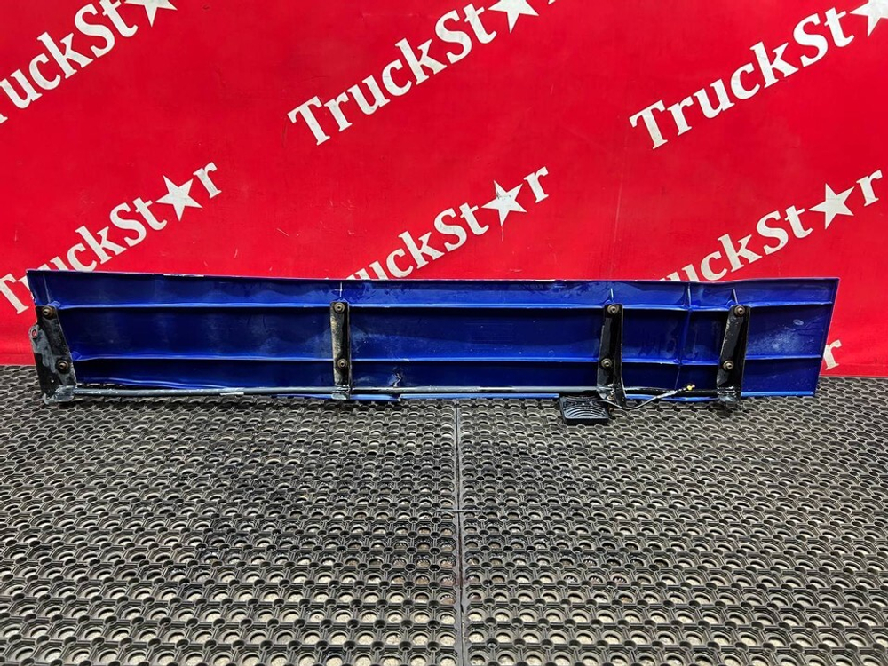 Спойлер кабины боковой левый 2022г