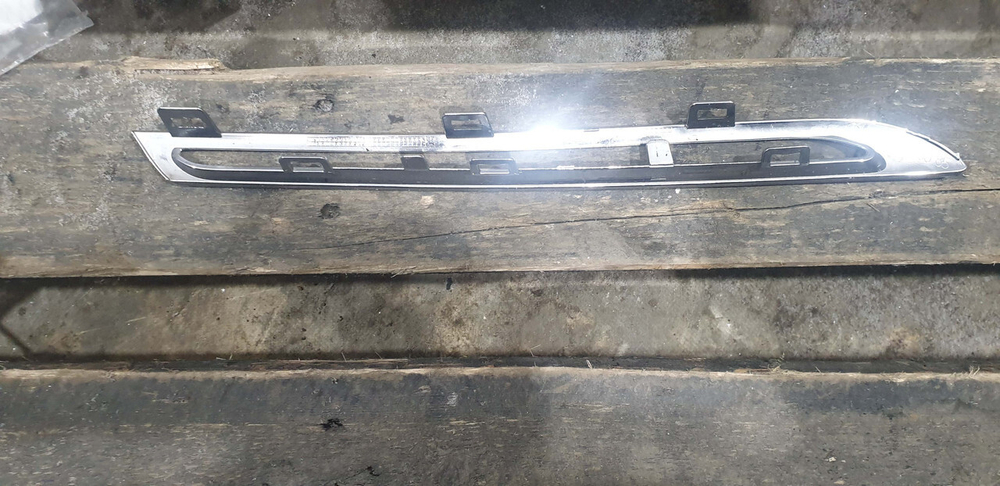 Молдинг решетки радиатора Mercedes GLC (X253) 15-19 Б/У Оригинал A2538880385