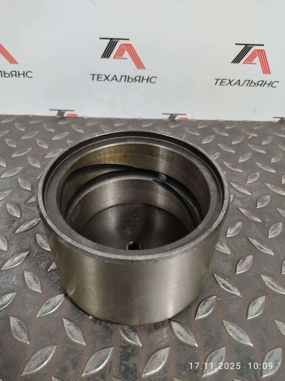 Втулка 17M-61-21140