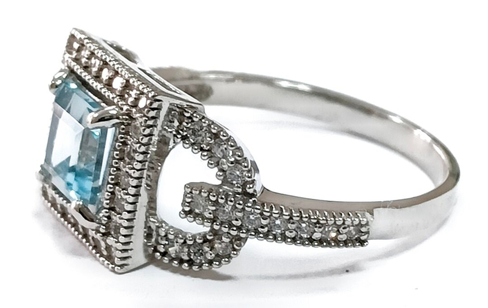 Ювелирное кольцо из серебра 925 пробы,вставка топаз,фианиты,размер 18