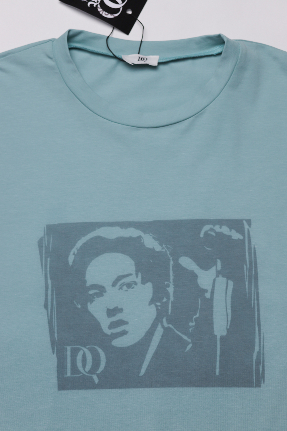 T-shirt with “Dimash on stage” print