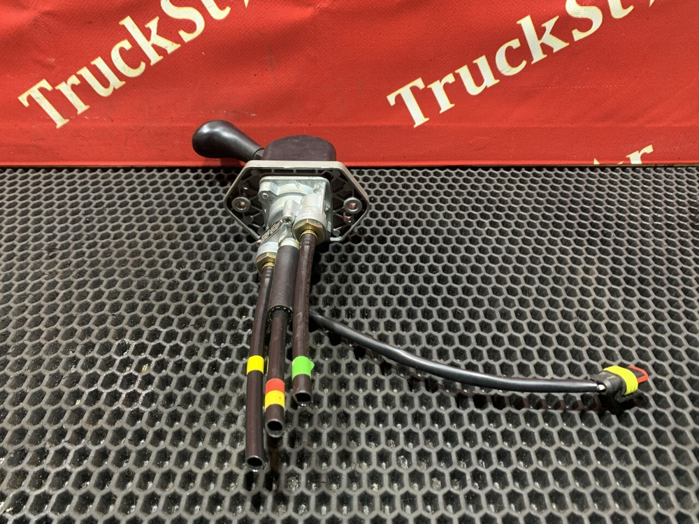 Кран ручного тормоза 2023г