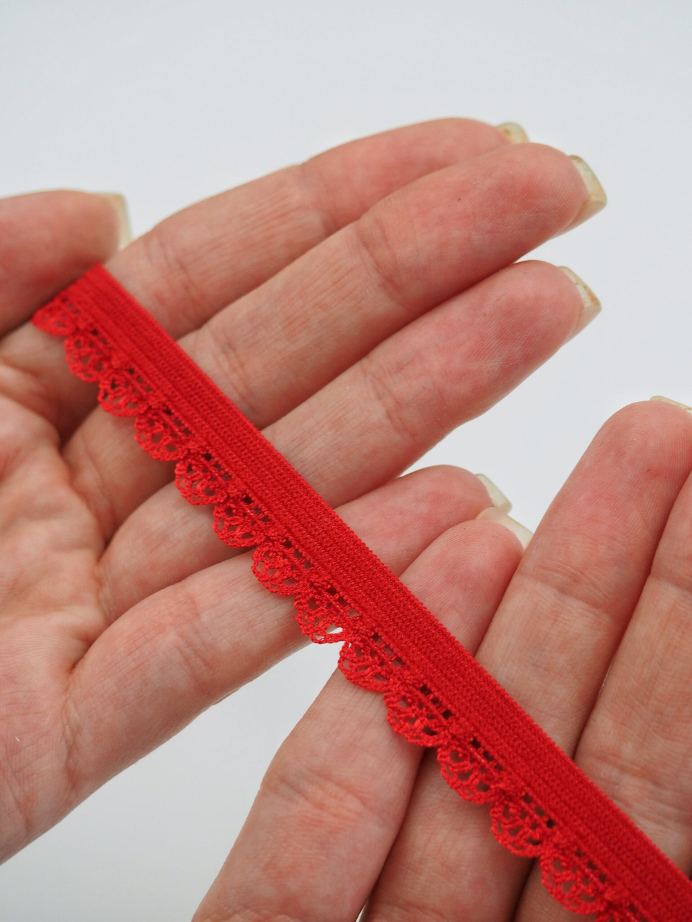 Бельевая резинка красная ажурная ширина 12 мм с учетом фестона