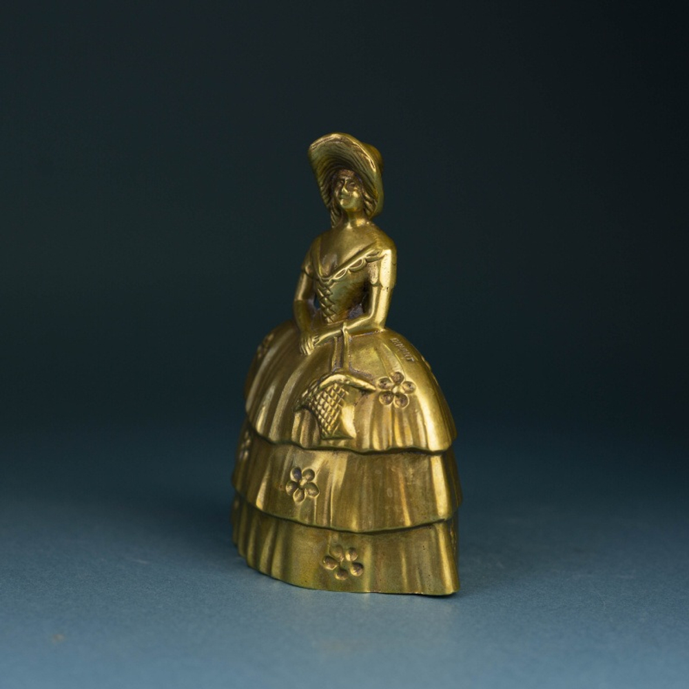 Коллекционный колокольчик из бронзы «Знатная дама»