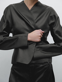 Massimo Dutti Короткий атласный блейзер - Studio, черный