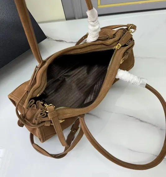 Сумка Prada Bonnie средняя замшевая