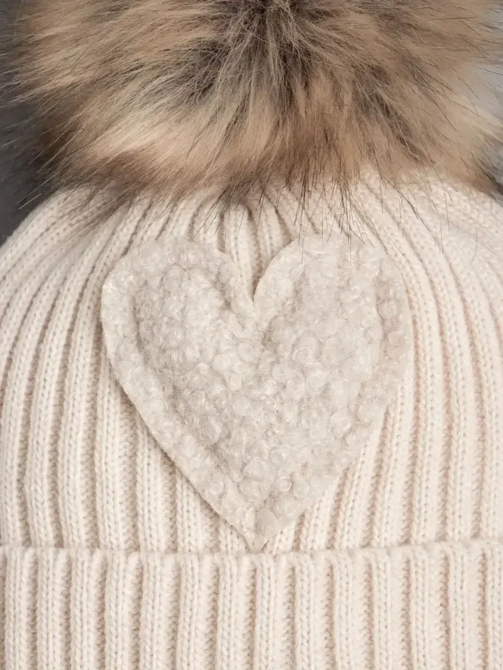 Шапка зимняя вязаная с помпоном для девочки