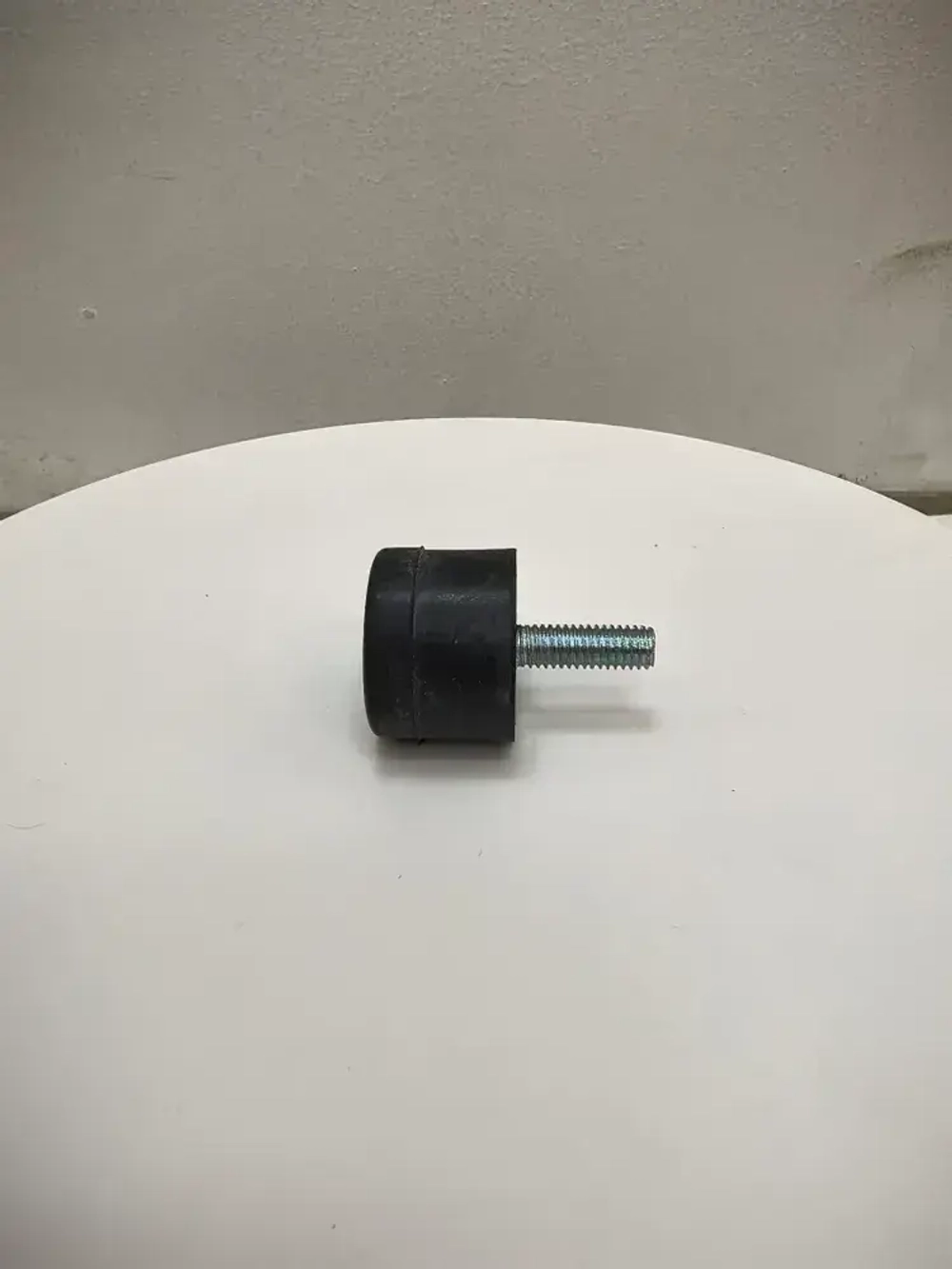 Демпфер с присоской и наружной резьбой М6, тип DS. DR3525185M618