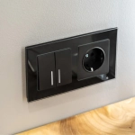 Рамка из  стекла на 2 поста Favorit черный W0021108