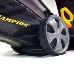 Бензиновая газонокосилка CHAMPION LM5345: 6 л.с., нож 53 см, LM5345