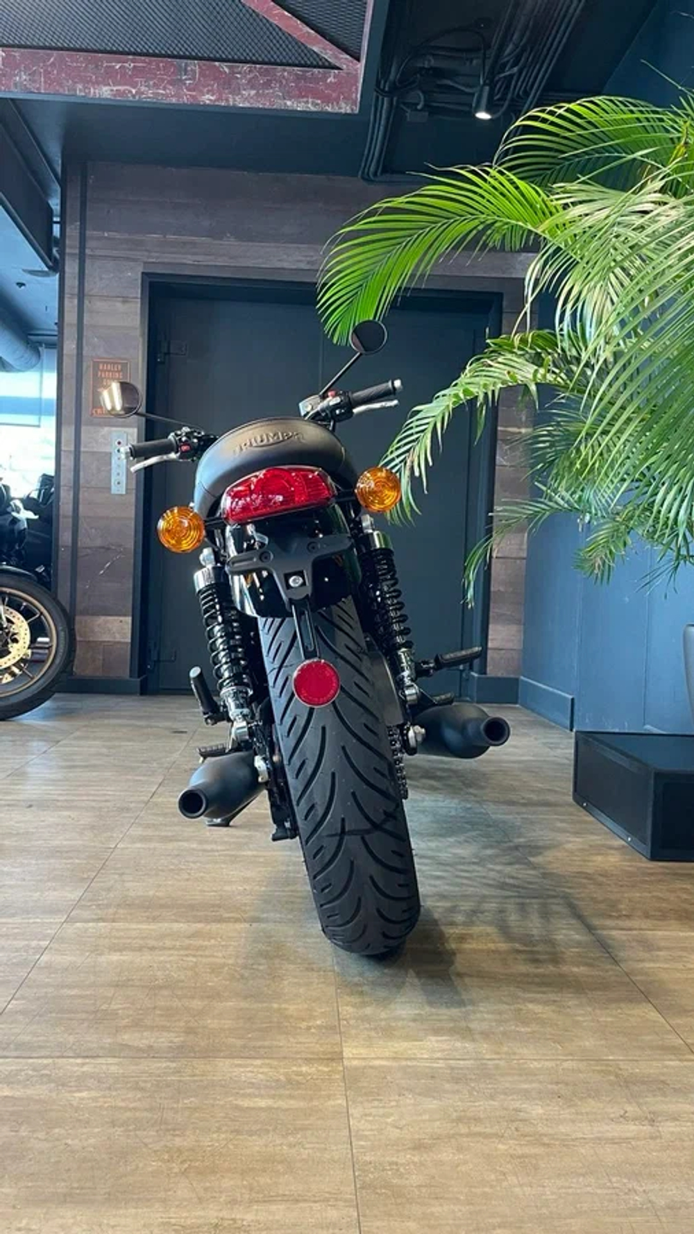 TRIUMPH BONNEVILLE T120 BLACK