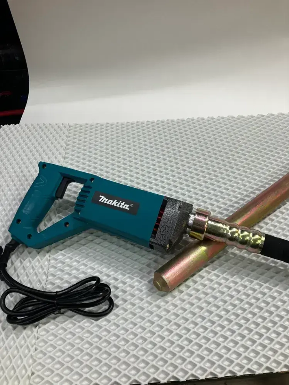 Глубинный вибратор для бетона Makita