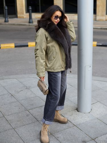 Пуховая парка цвета хаки с мехом лисы