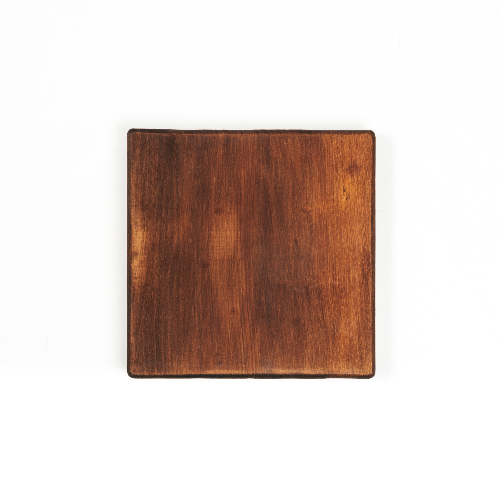 Деревянная менажница из кедра для подачи блюд и закусок с гравировкой "Never stop dreaming"