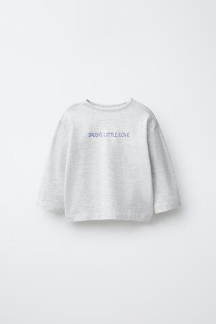 ZARA НАБОР ИЗ ТРЕХ ФУТБОЛОК В ПОЛОСКУ С ВЫШИТЫМ ТЕКСТОМ, СИНИЙ