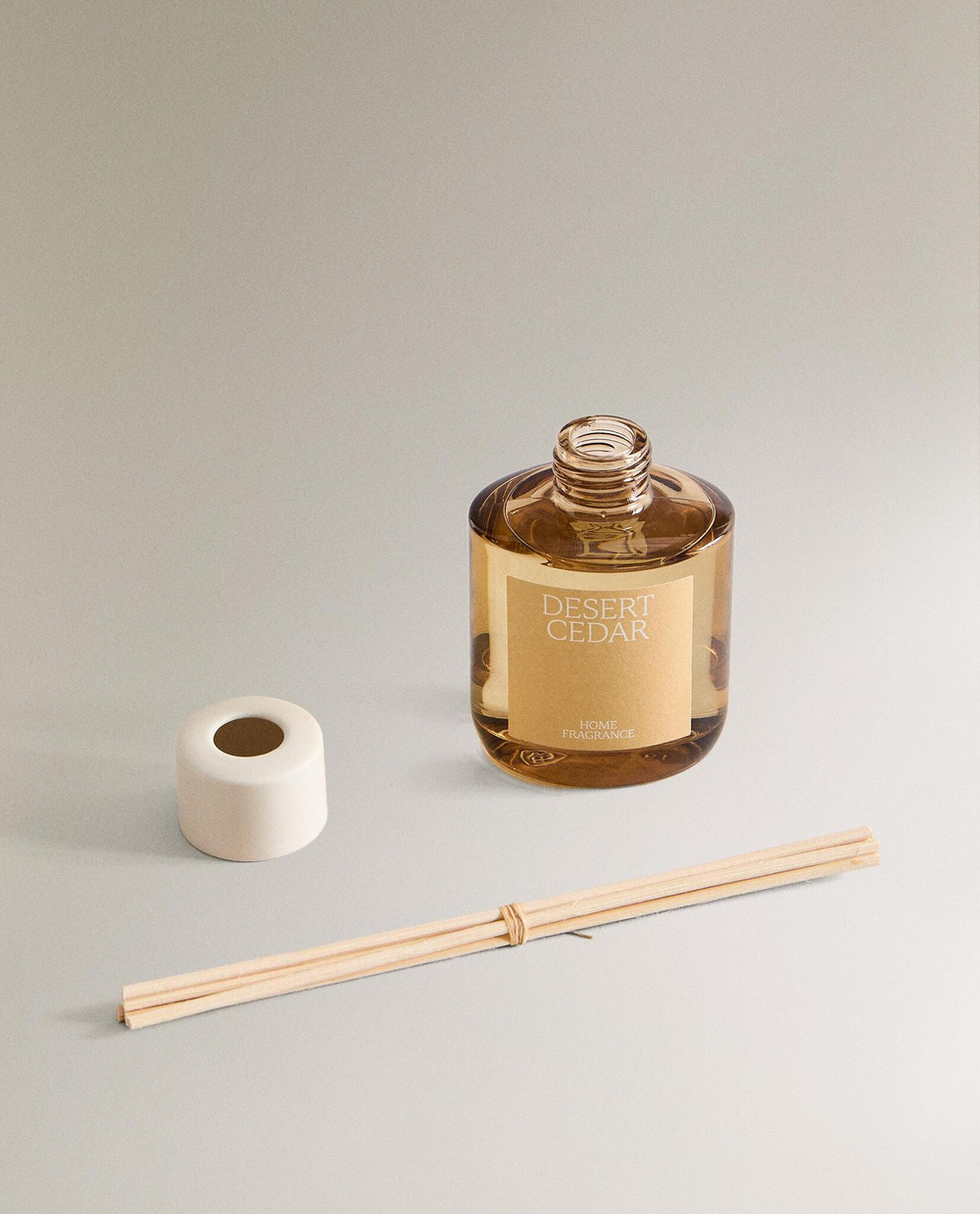 Zara Home DESERT CEDAR REED DIFFUSERS — ароматический диффузор с тростниковыми палочками, Пустынный кедр, 100 мл