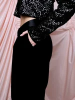 Брюки с декоративными пуговицами и атласным поясом, Черные