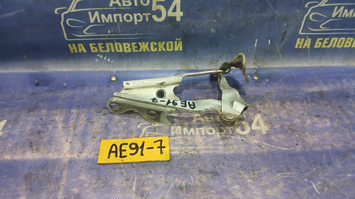 Петля капота левая TOYOTA LEVIN 1990