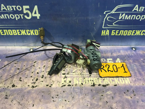 Замок зажигания NISSAN MISTRAL 1997