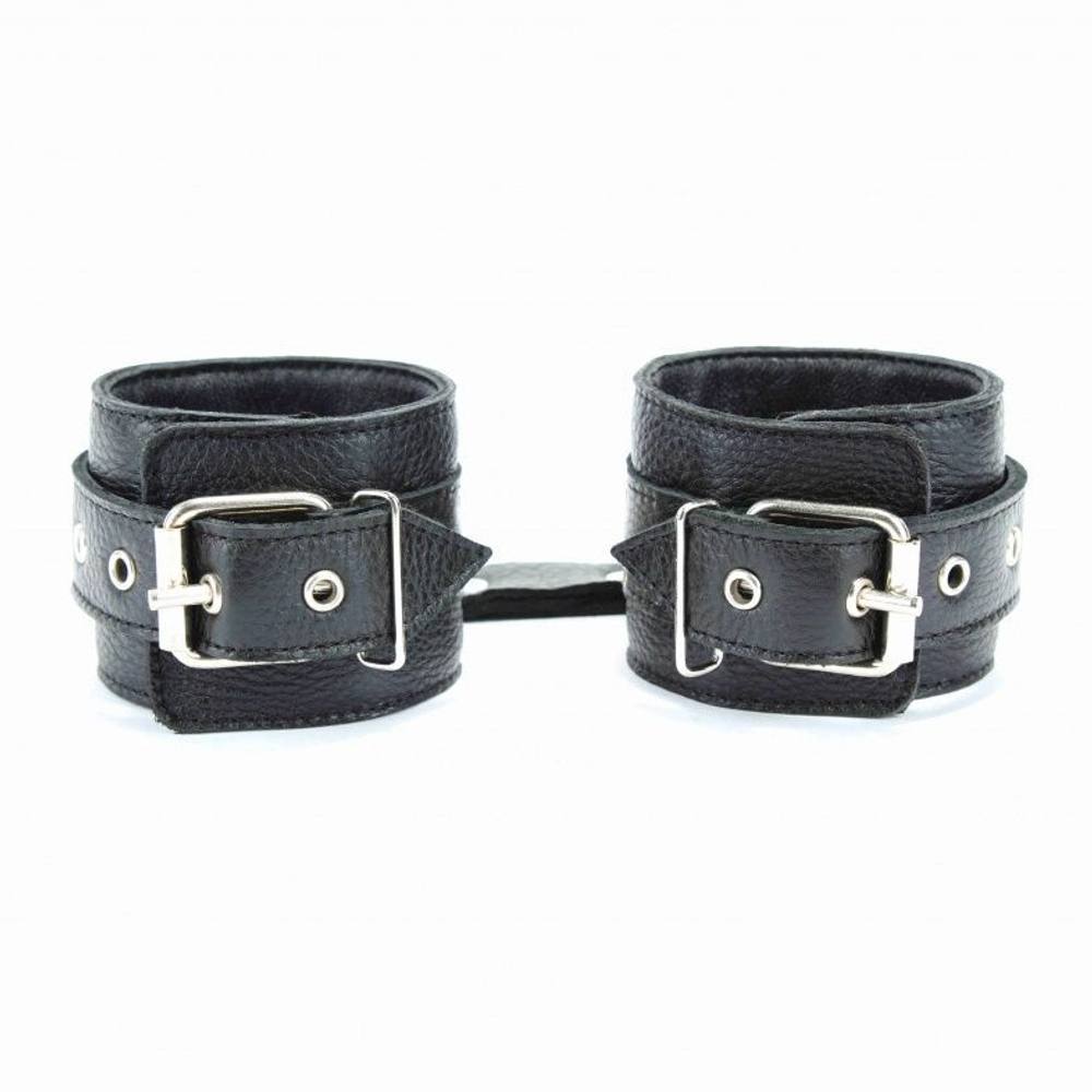 Чёрные кожаные оковы с клепками (Цвет: черный)