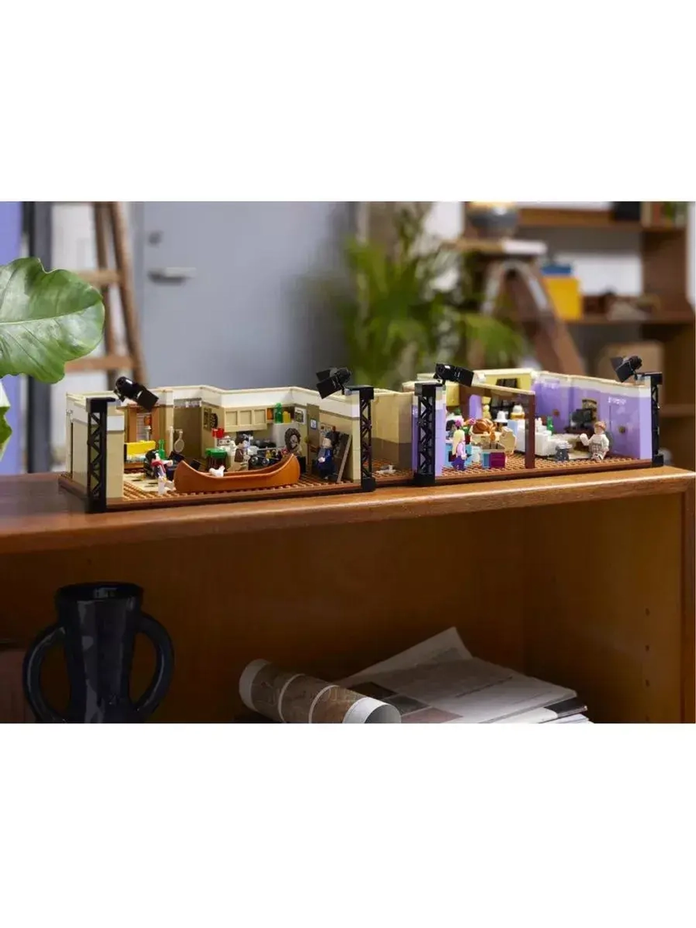 Конструктор Квартиры героев сериала Друзья 2048 деталей