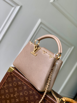 Louis Vuitton Capucines BB