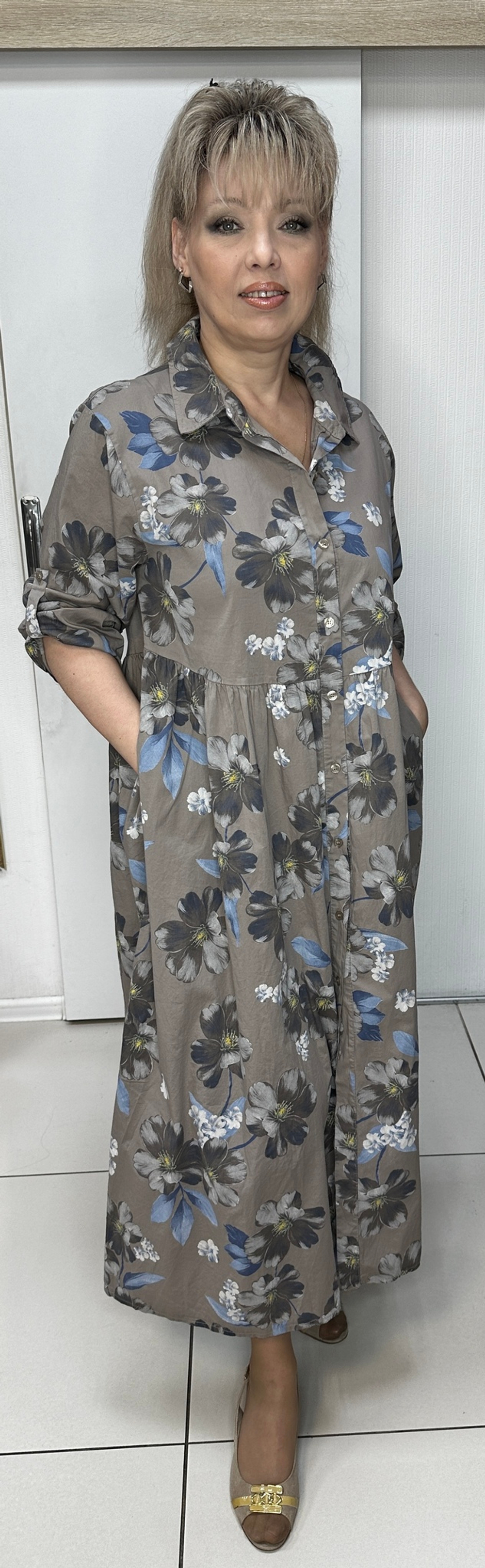 Длинное цветное платье на застежке