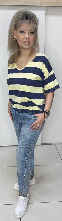 Синие джинсы со стразовыми лампасами