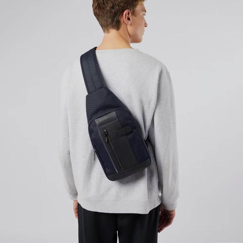 Рюкзак слинг мужской Piquadro Brief2 Special CA4536BR2S/GRN серый/черный нейлон/натур.кожа