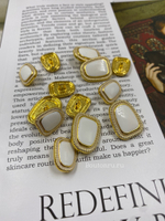 Пуговицы золотистые с белой эмалью Винтаж