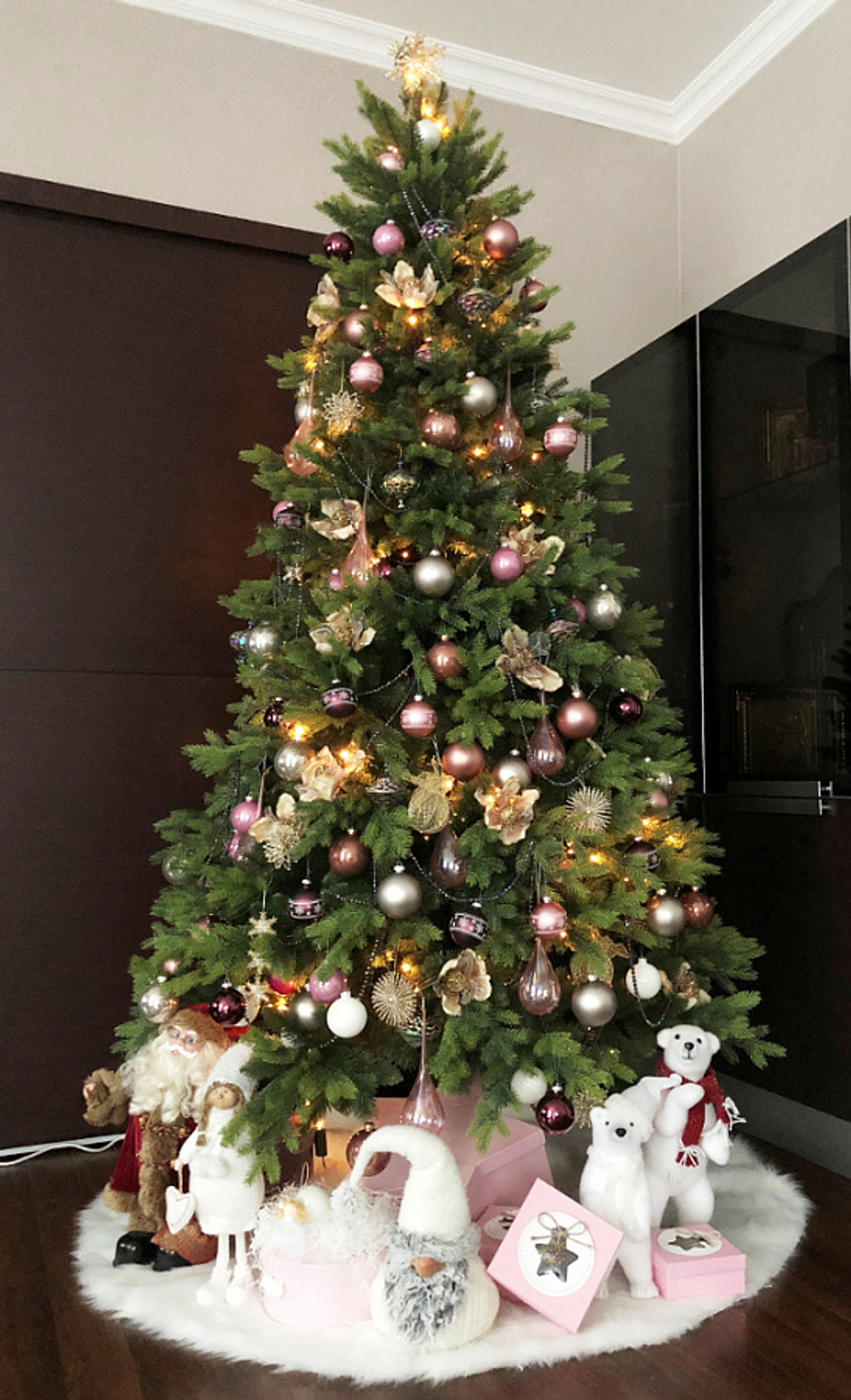 Ель искусственная Венская 1,8 м ПРЕМИУМ подставка металл Литые ветки+Пленка ПВХ МаксКристмас