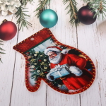 Подставка под горячее керамика «Варежка» 20*25см Дед Мороз с подарком