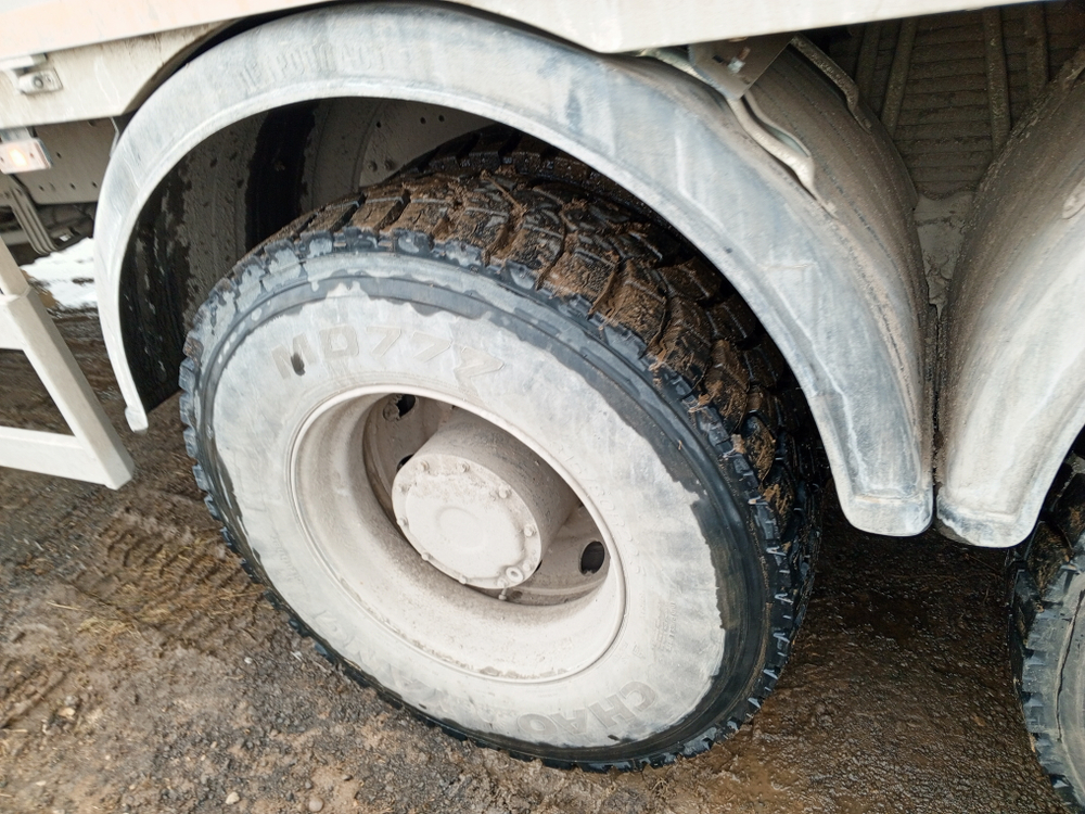 FAW J6 6x6 Бортовой с КМУ W2K00 (Дизельный, 11,1 л, 420 л.с., МТ)