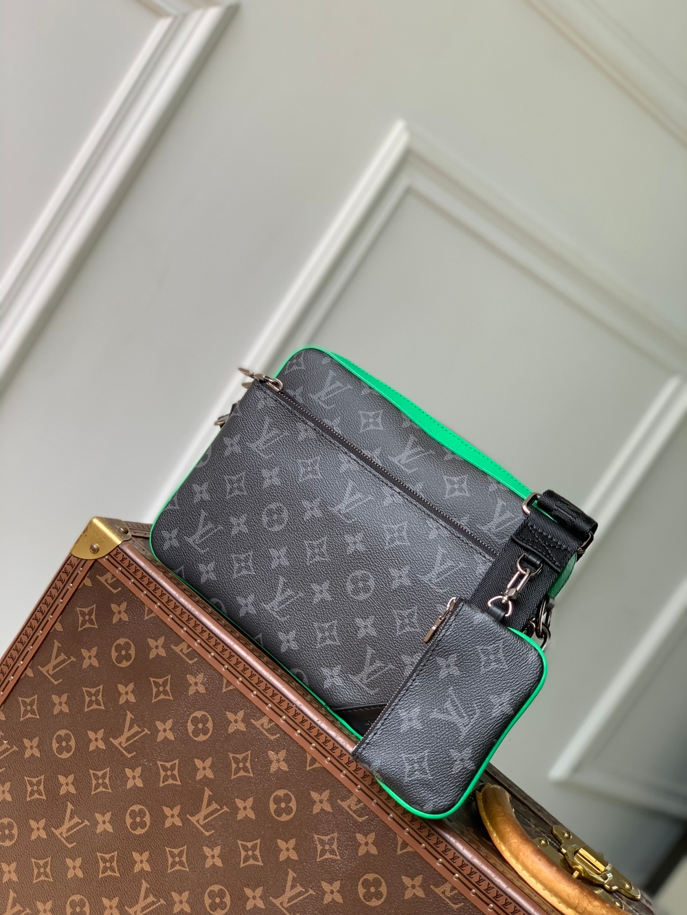 Louis Vuitton Trio Messenger