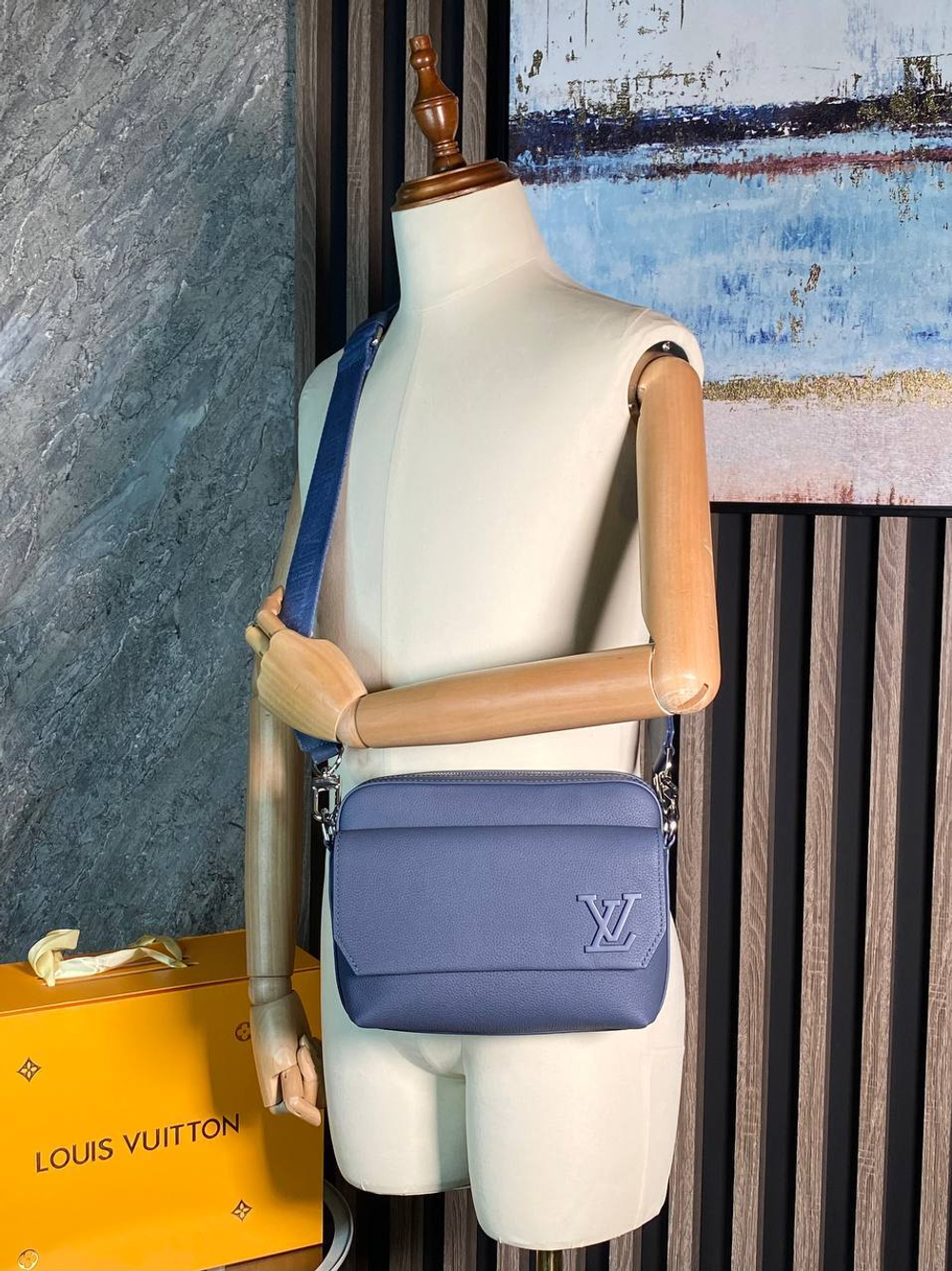 Сумка-мессенджер Louis Vuitton