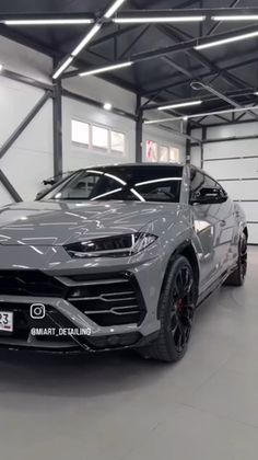 Lamborghini Urus в цветной полиуретан Carbins PPF Nardo Grey CR-01C