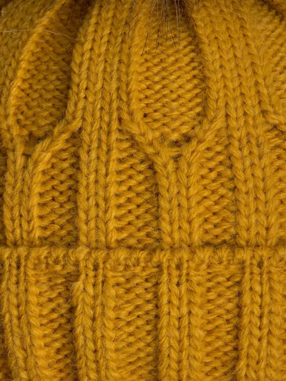 Шапка зимняя для мальчика на завязках и снуд