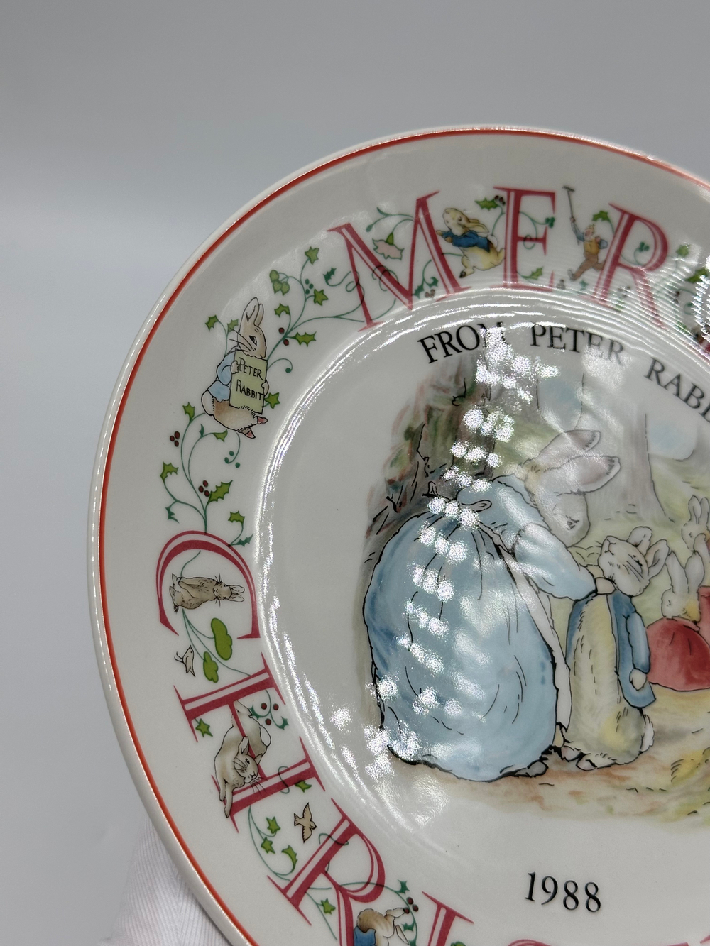 Тарелка Merry Christmas from Peter Rabbit Wedgwood 1988 год
