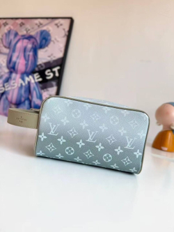 Несессер Louis Vuitton Dopp Kit