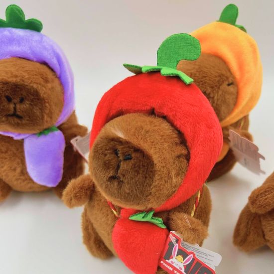 Мягкий брелок Капибара 2.0 в оранжевом капюшоне